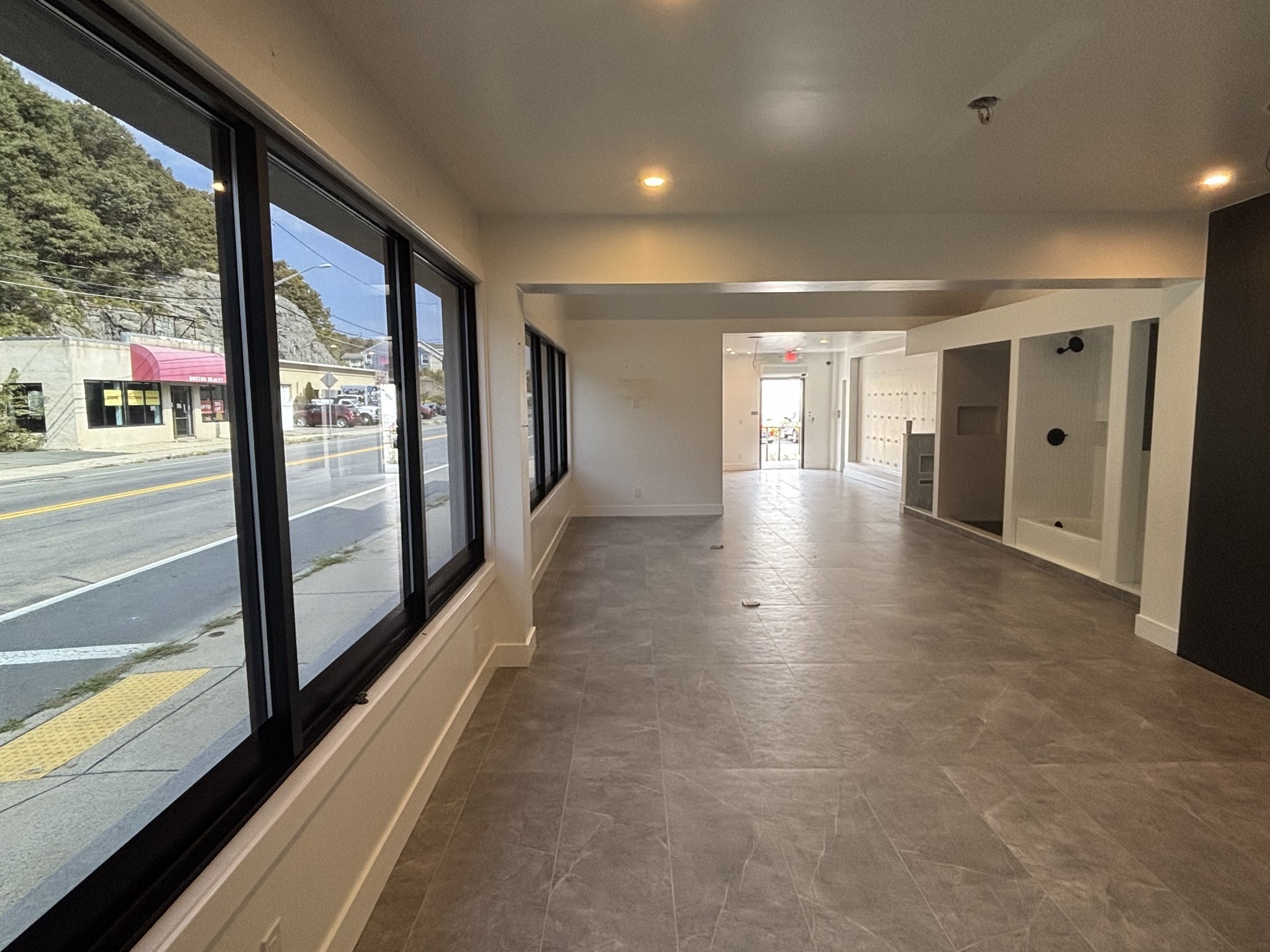 1147 Main Property Photo 6