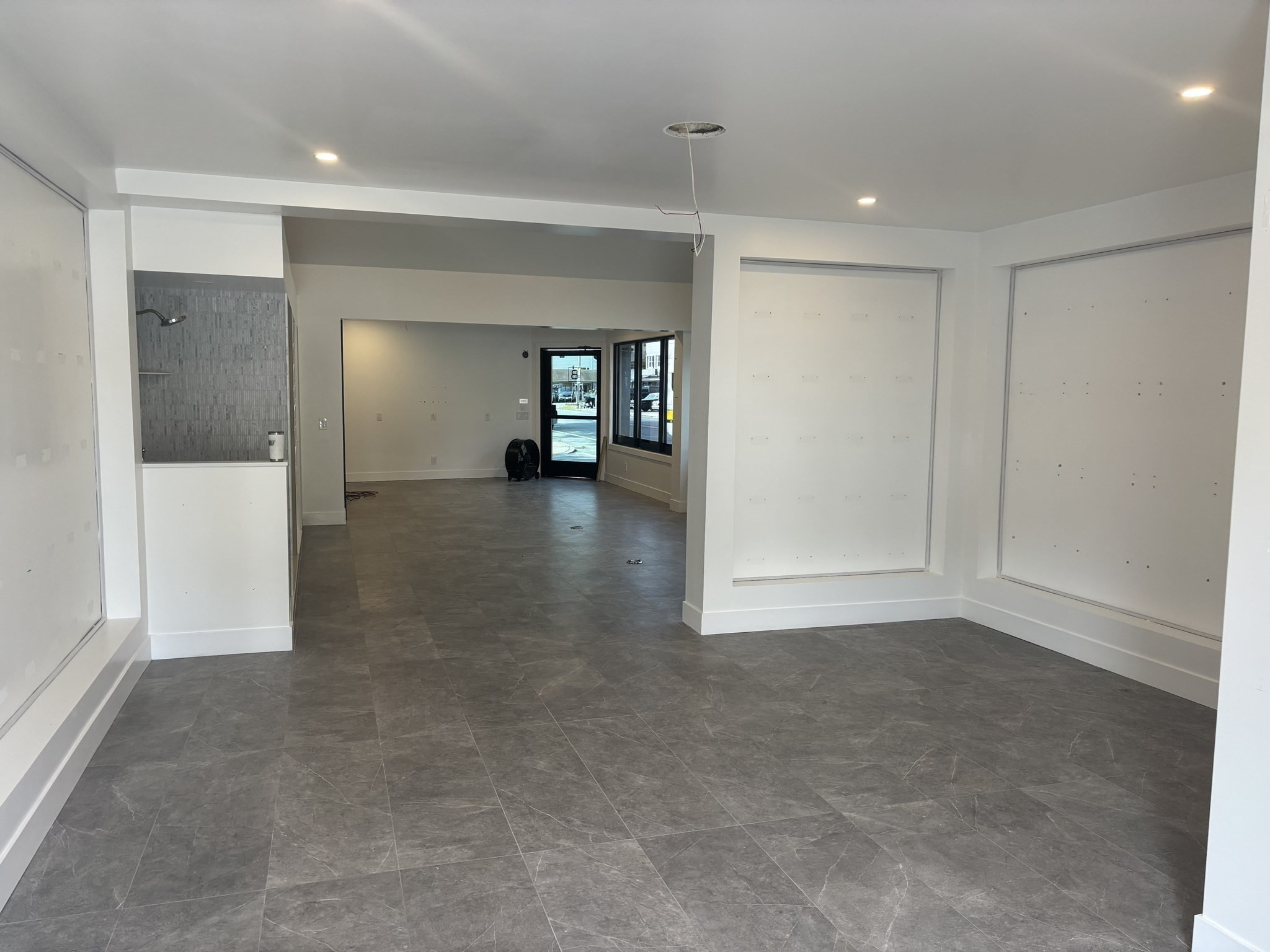 1147 Main Property Photo 8
