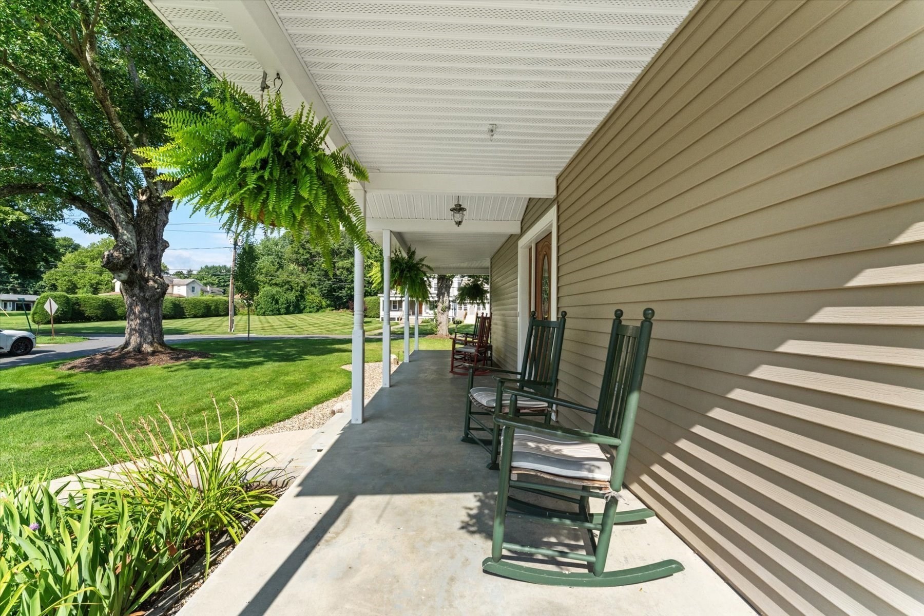 136 Main St Property Photo 4