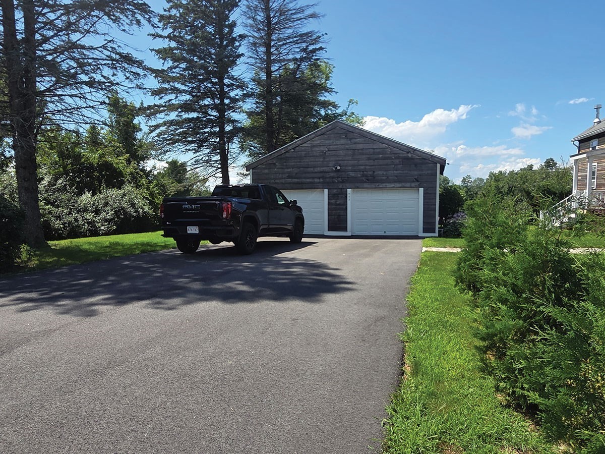 777 Ridge Rd Property Photo 4