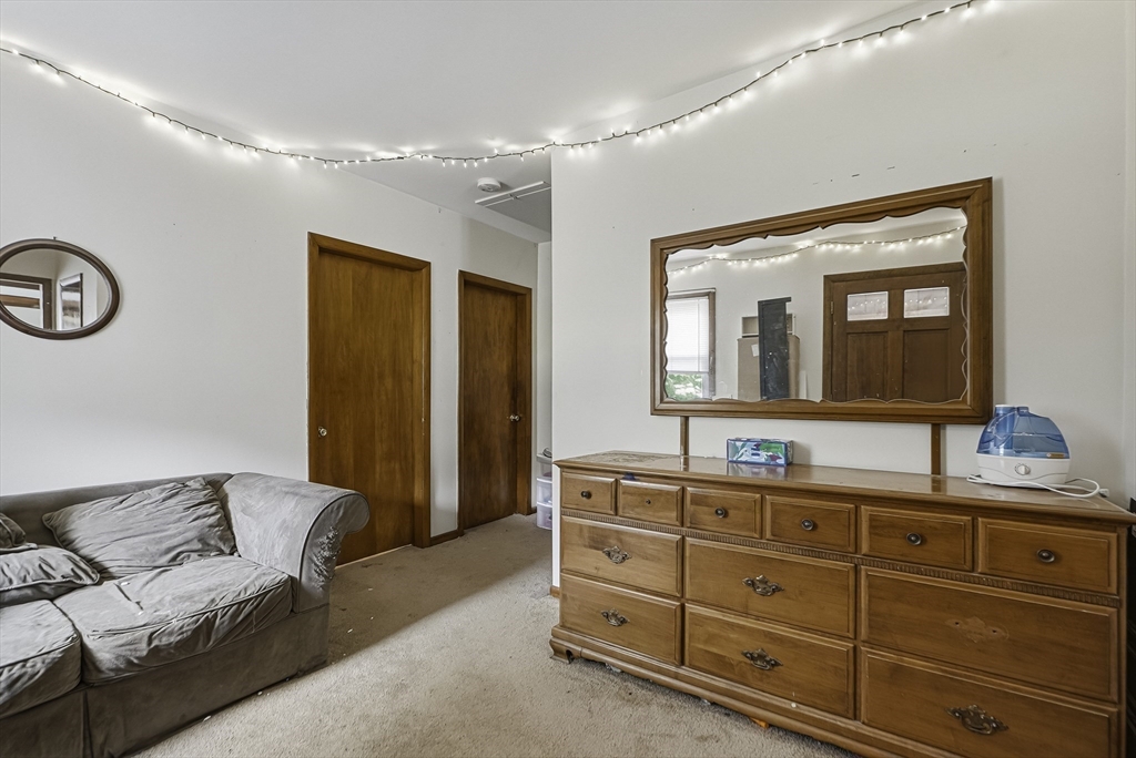 90 Glenview Property Photo 4