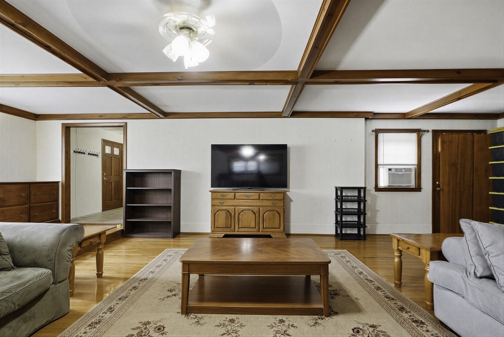 90 Glenview Property Photo 5