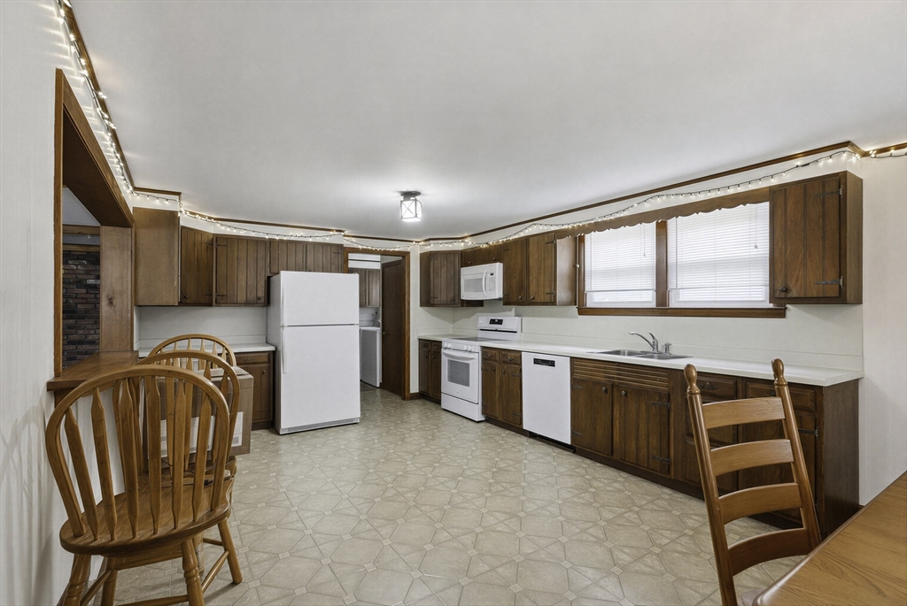 90 Glenview Property Photo 8