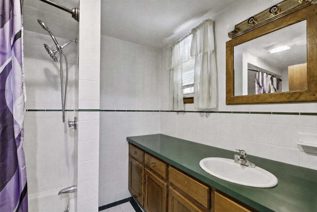 90 Glenview Property Photo 13