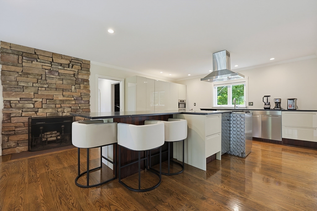 176 Spring St Property Photo 3