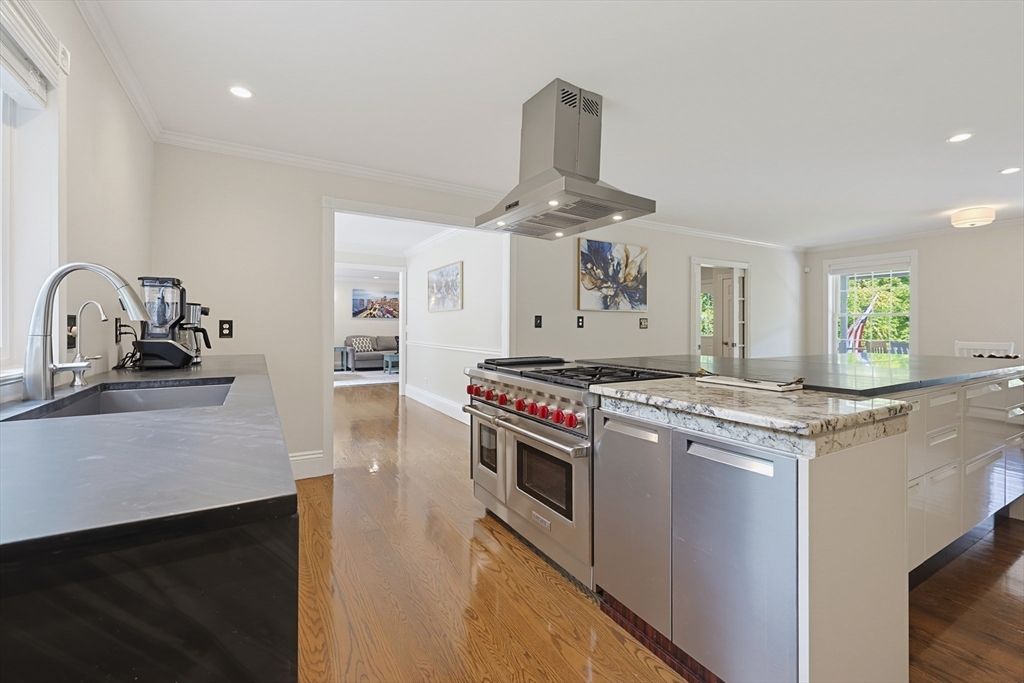 176 Spring St Property Photo 4
