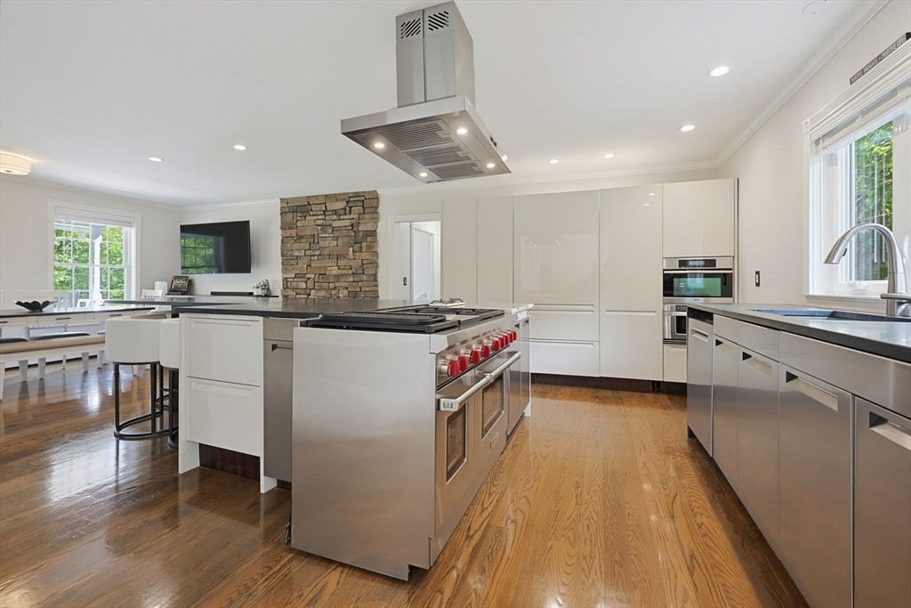 176 Spring St Property Photo 5
