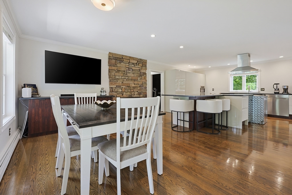 176 Spring St Property Photo 6