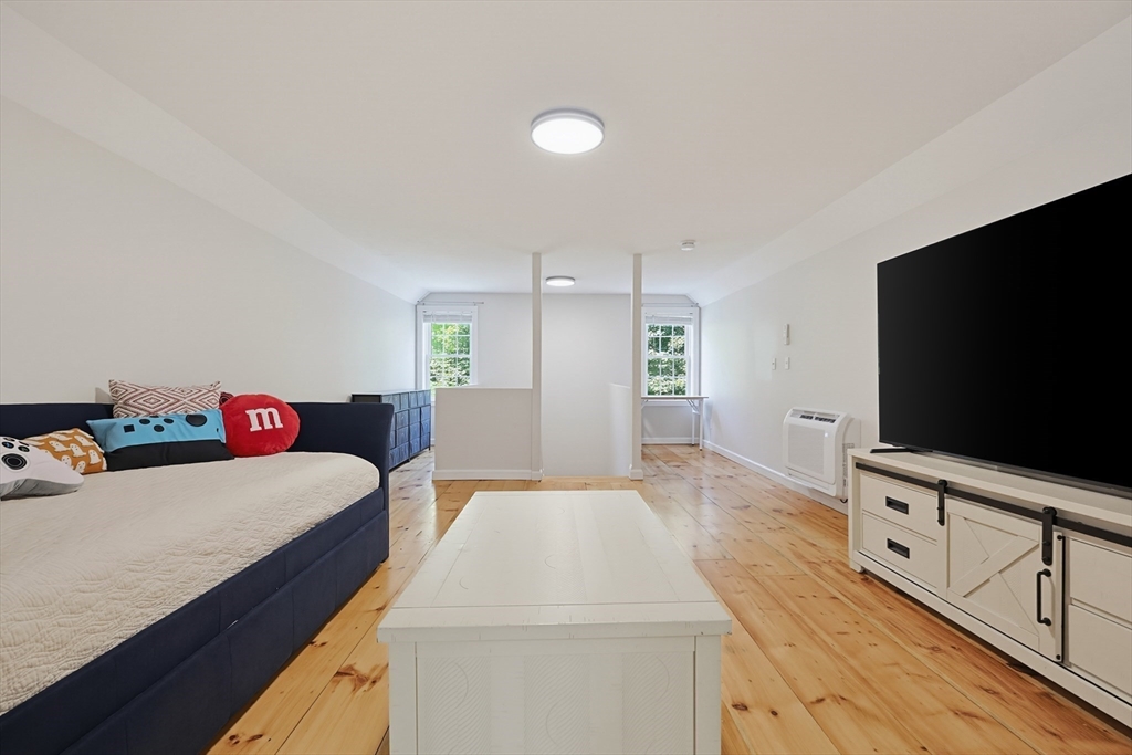176 Spring St Property Photo 24