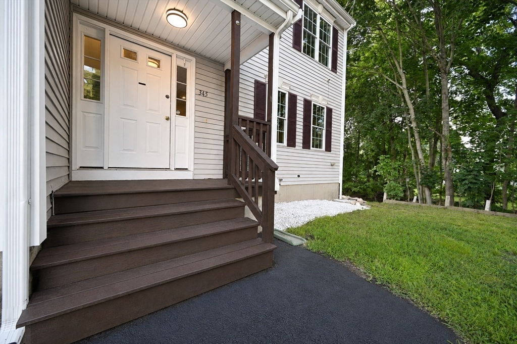 345 Laurel St Property Photo 2