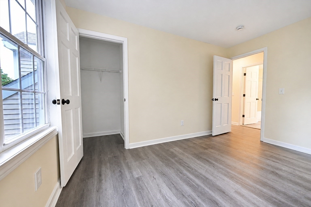 345 Laurel St Property Photo 18