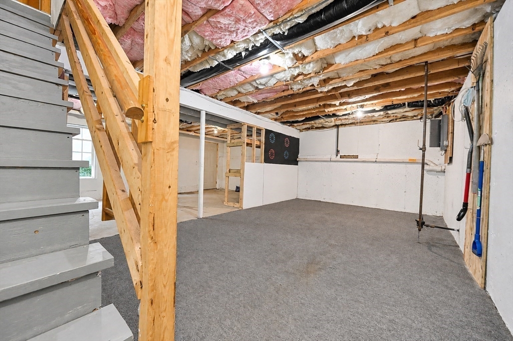 345 Laurel St Property Photo 29