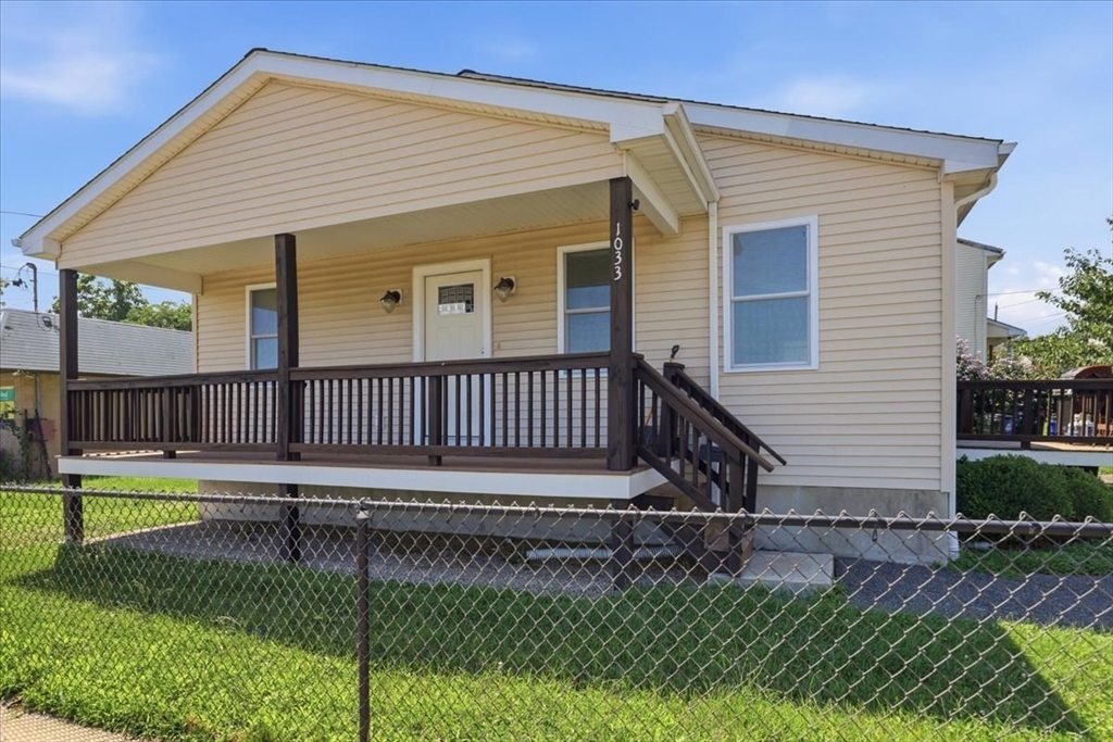 1033 Rodman St Property Photo 3