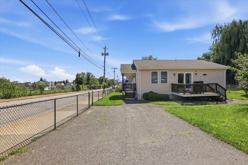 1033 Rodman St Property Photo 5