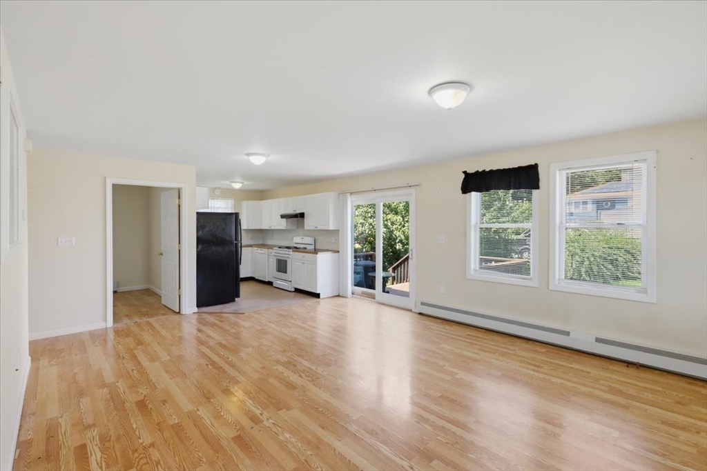 1033 Rodman St Property Photo 11