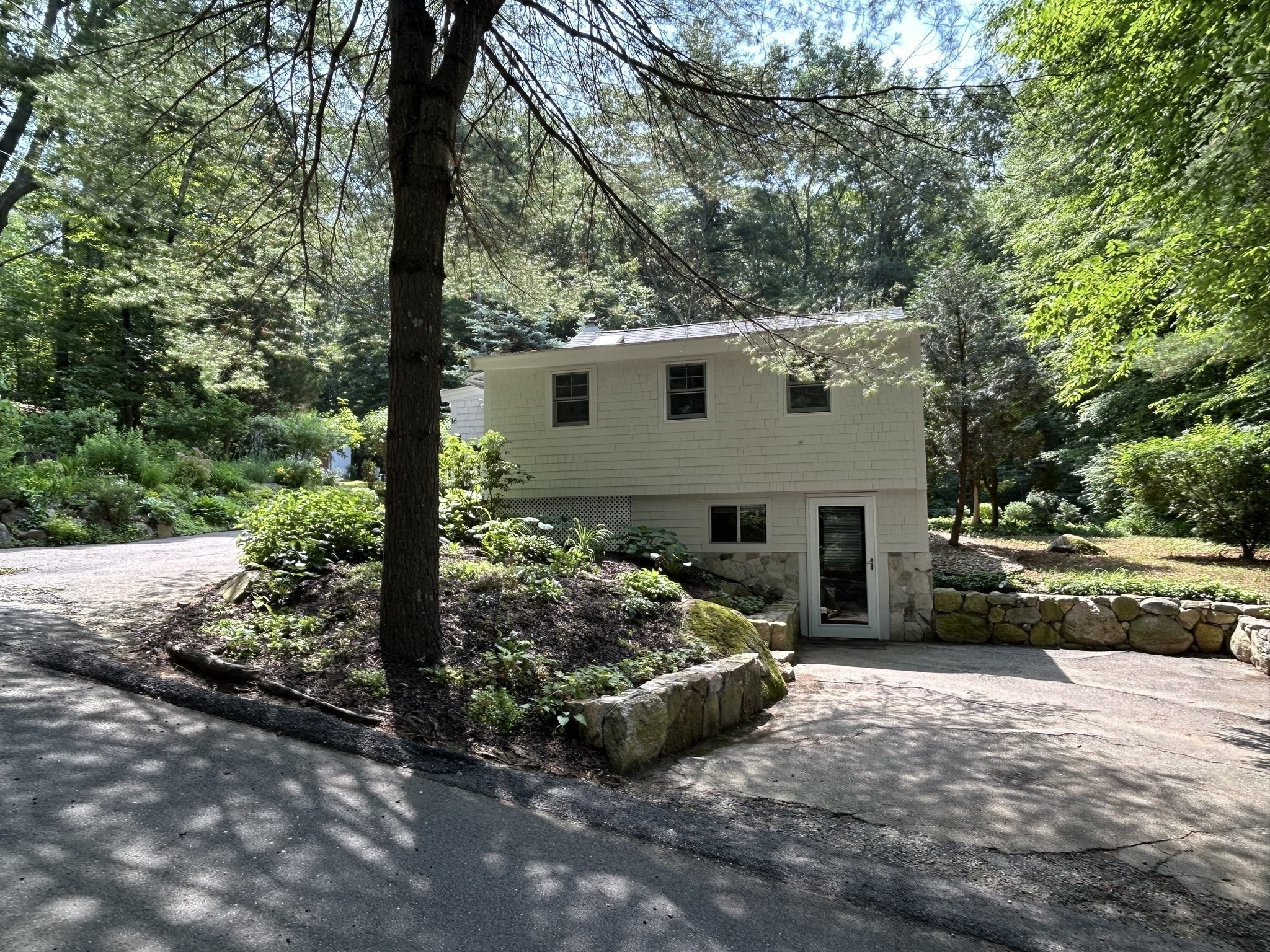 16 Yale Rd Property Photo 1