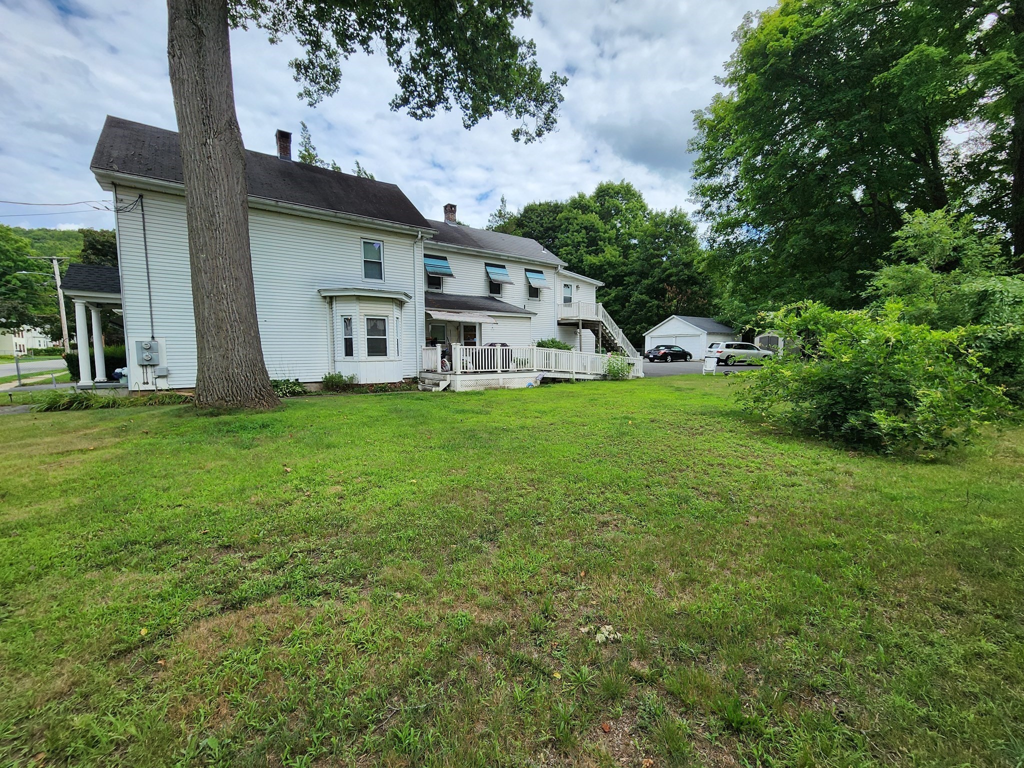 1009 Maple Street Property Photo 3