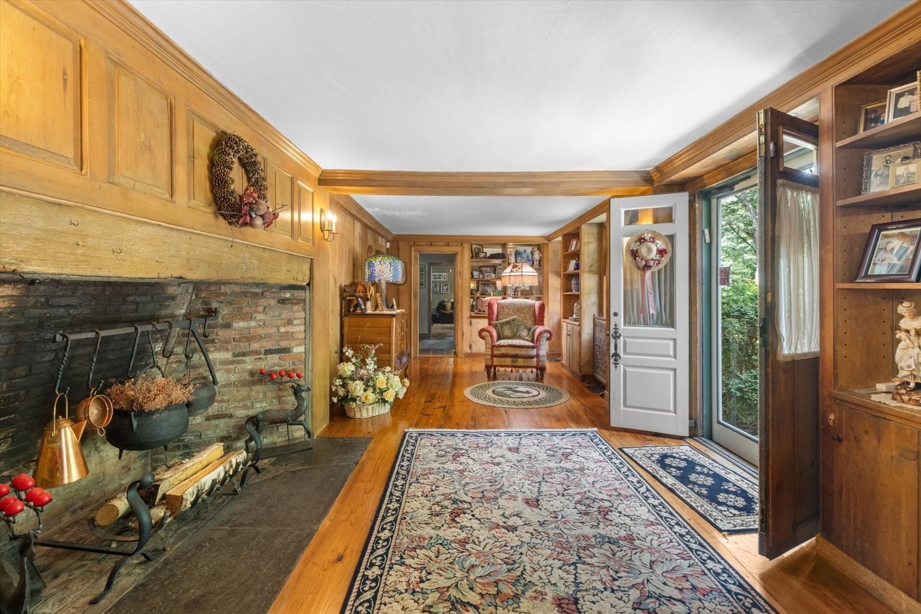 112 Farm Rd Property Photo 4
