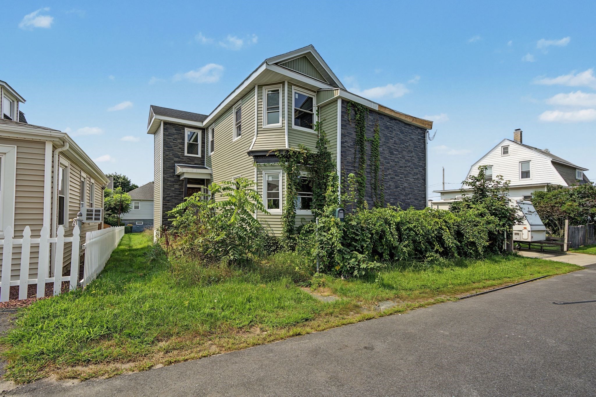 23 Bryan St Property Photo 16