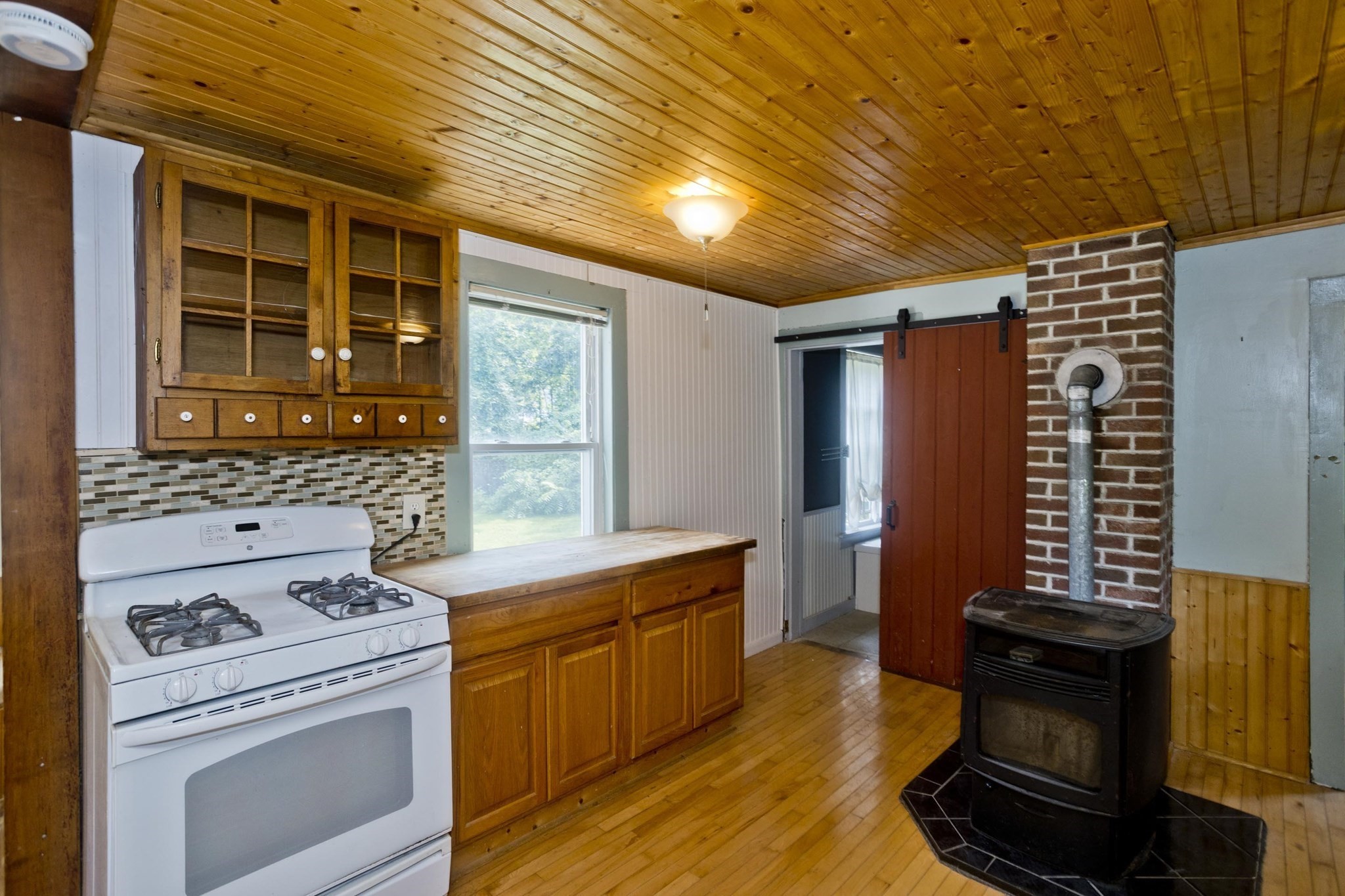23 Maple St Property Photo 4