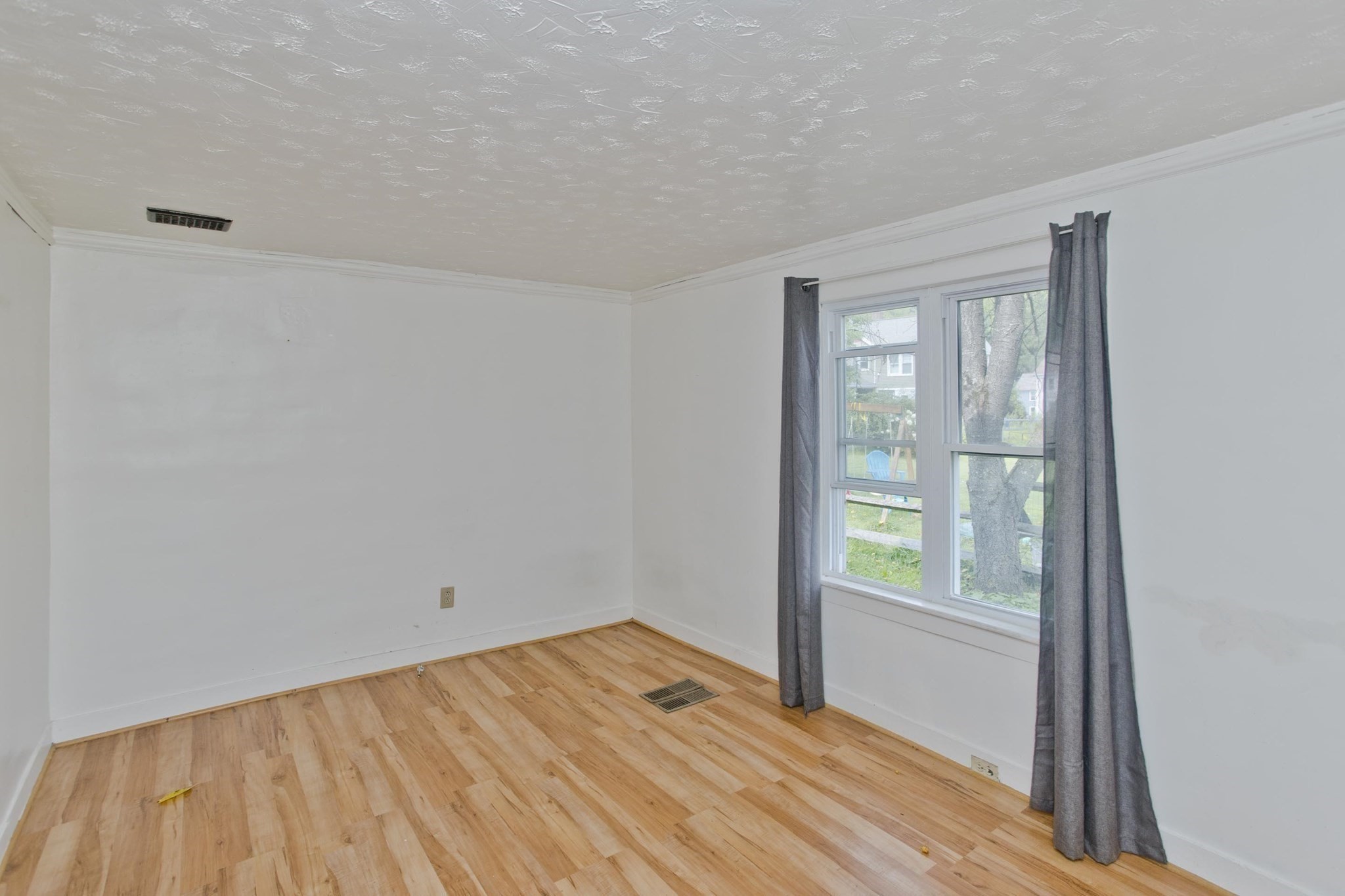 23 Maple St Property Photo 12