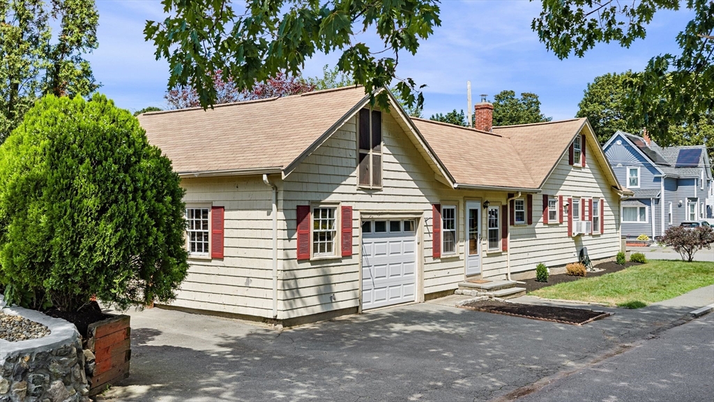 1 Douglass St Property Photo 3