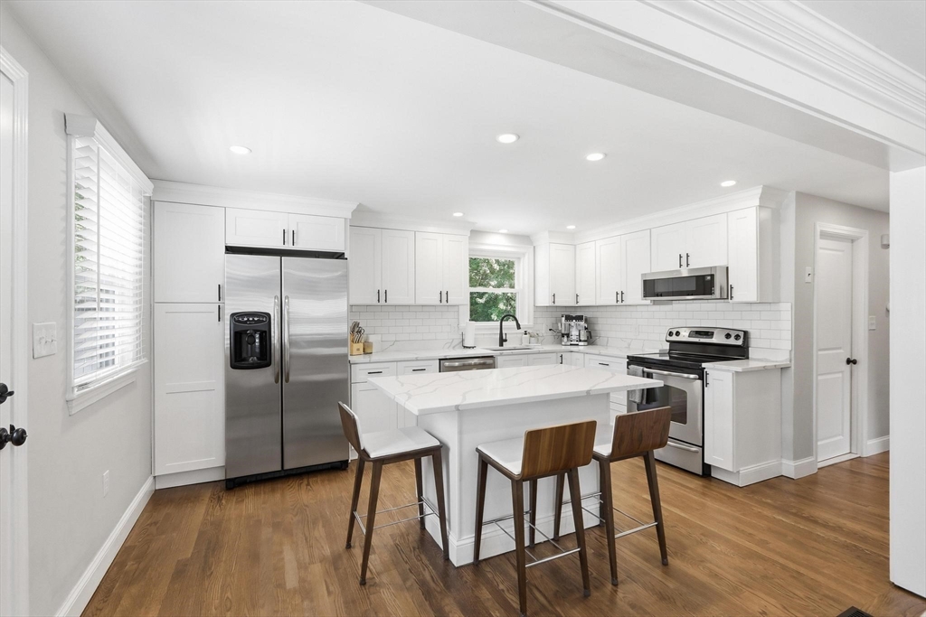 8 Glenwood St Property Photo 6
