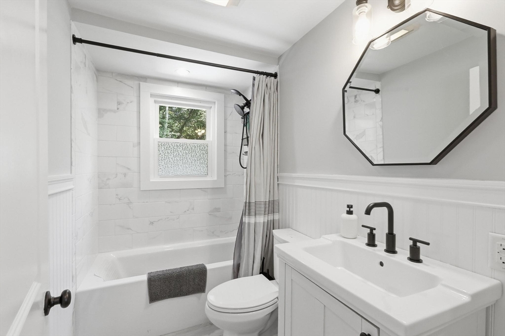 8 Glenwood St Property Photo 17