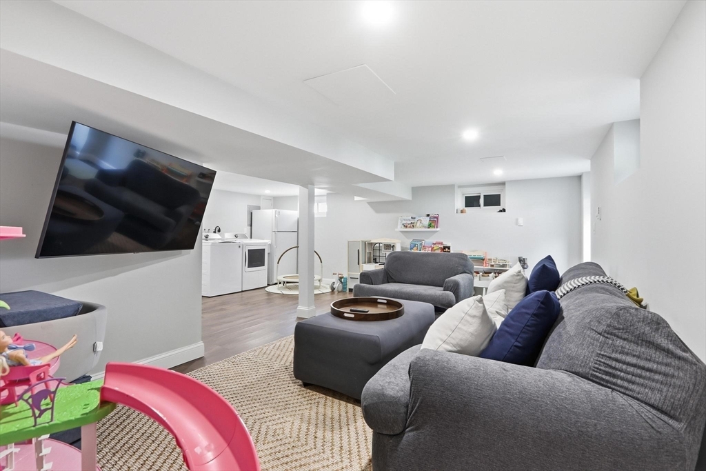 8 Glenwood St Property Photo 24