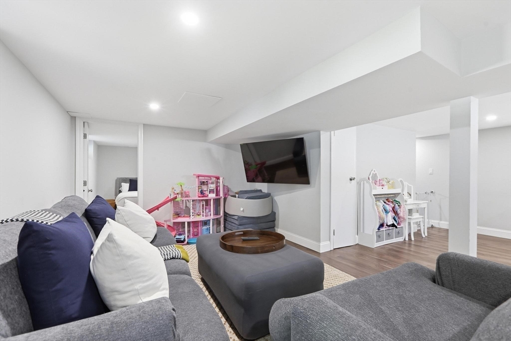 8 Glenwood St Property Photo 25