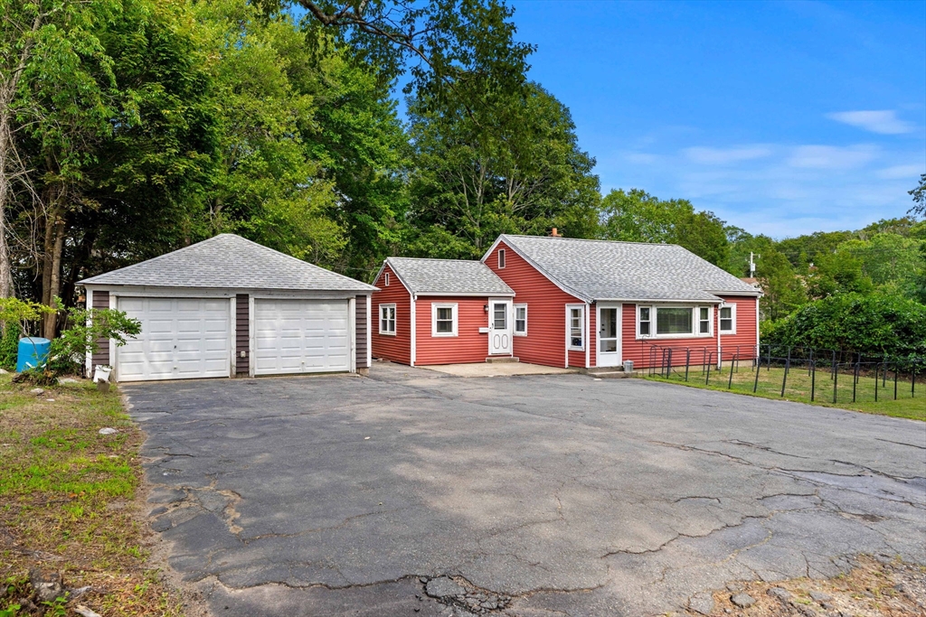 2 Hill Top Ln Property Photo 1