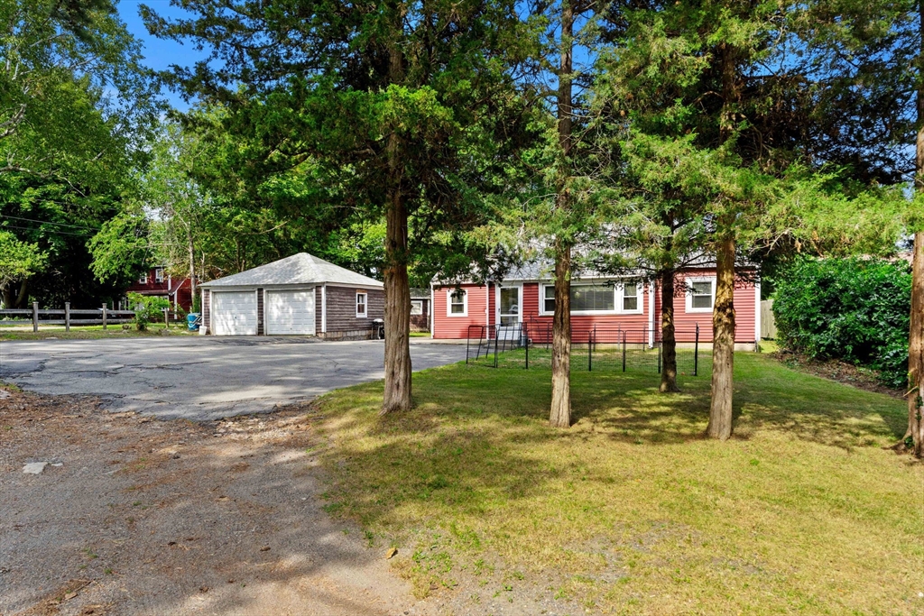 2 Hill Top Ln Property Photo 2
