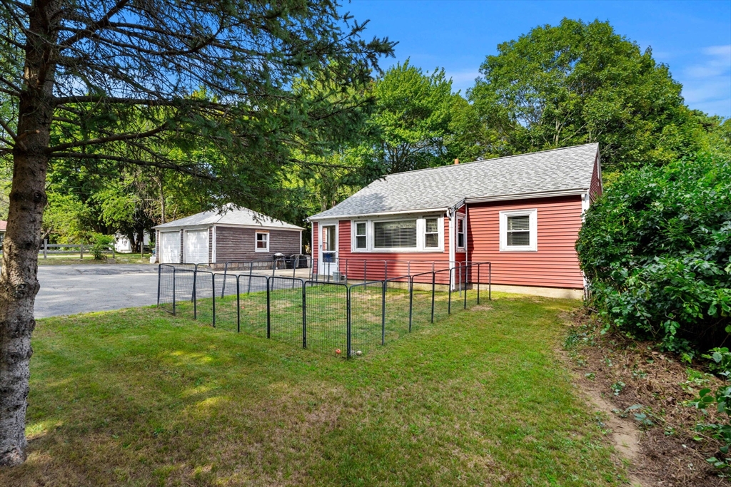 2 Hill Top Ln Property Photo 4