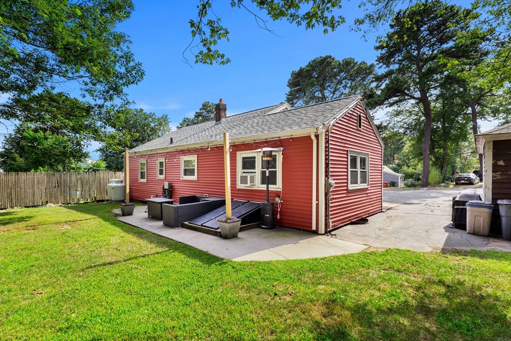 2 Hill Top Ln Property Photo 7
