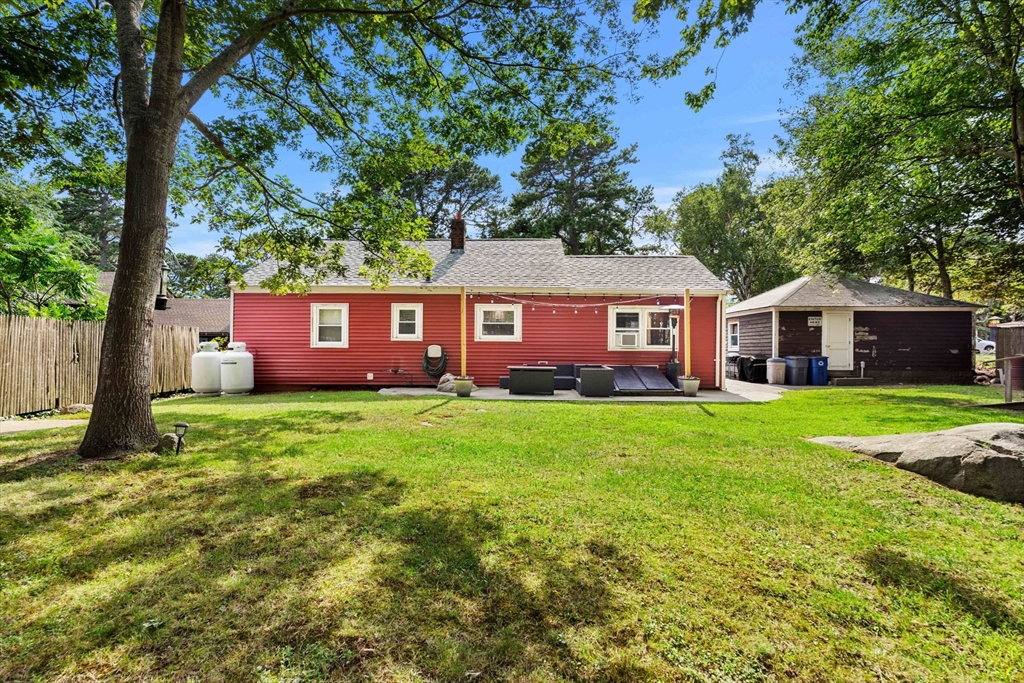 2 Hill Top Ln Property Photo 8