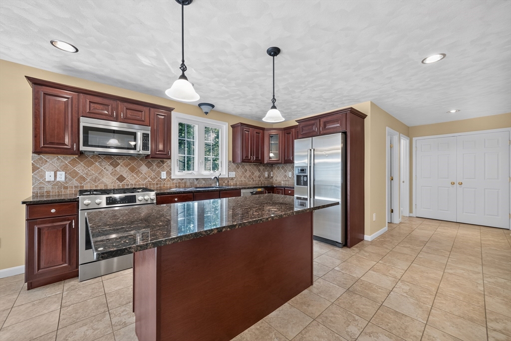 3 Chisholm Way Property Photo 4