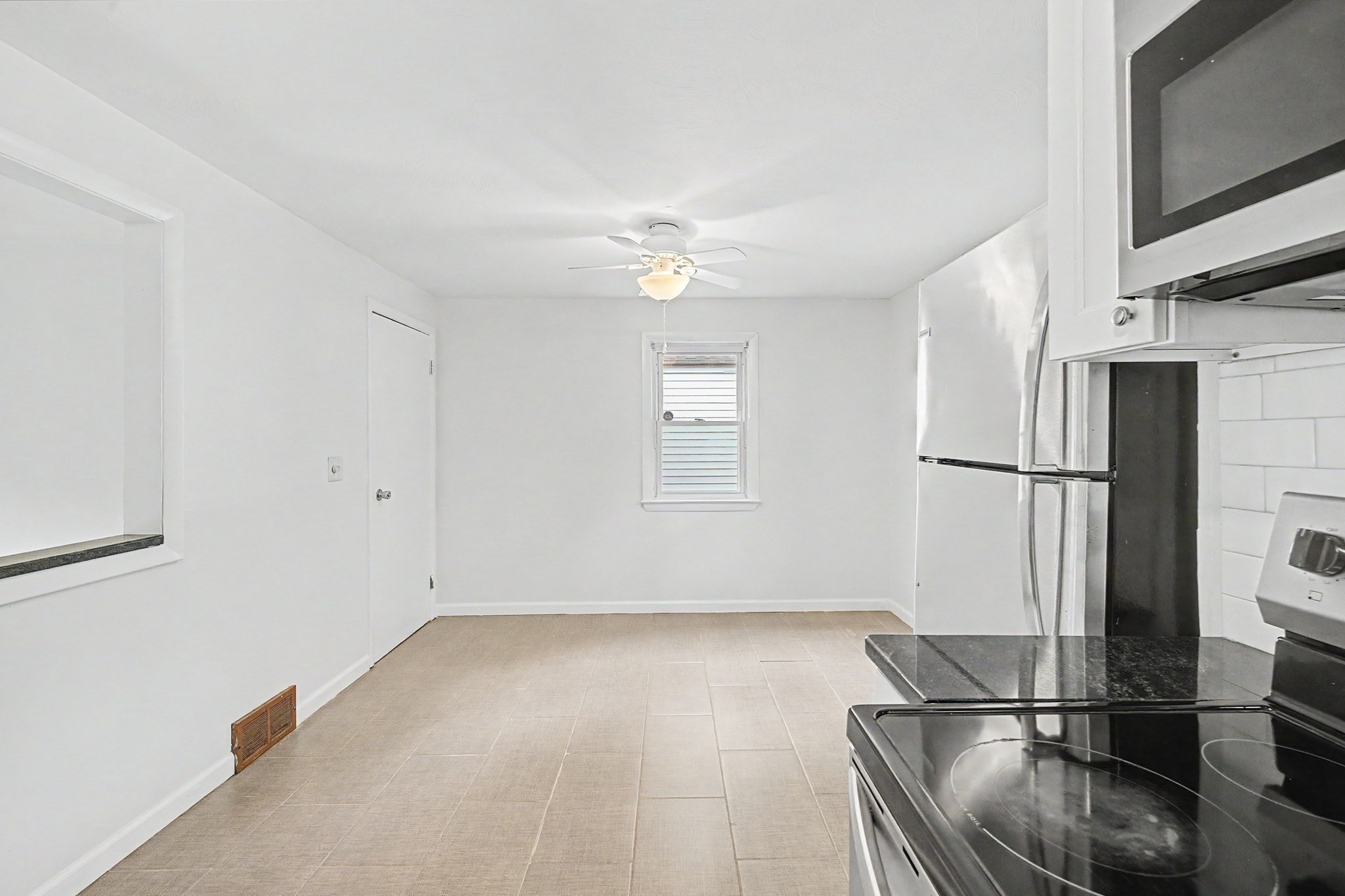 9 Moss Rd Property Photo 4