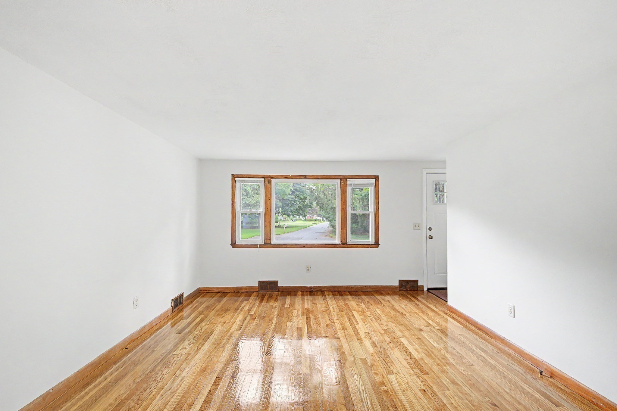 9 Moss Rd Property Photo 6