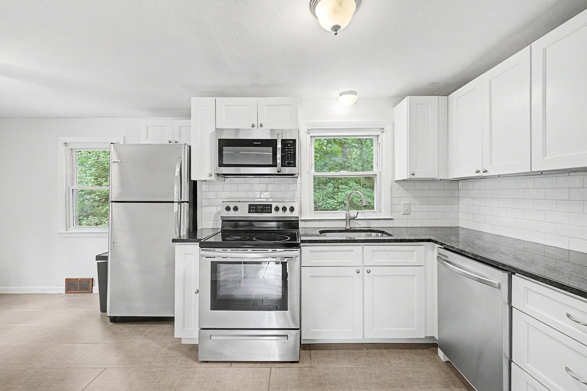 9 Moss Rd Property Photo 10