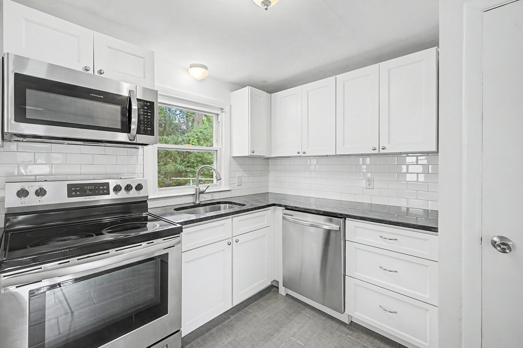 9 Moss Rd Property Photo 11