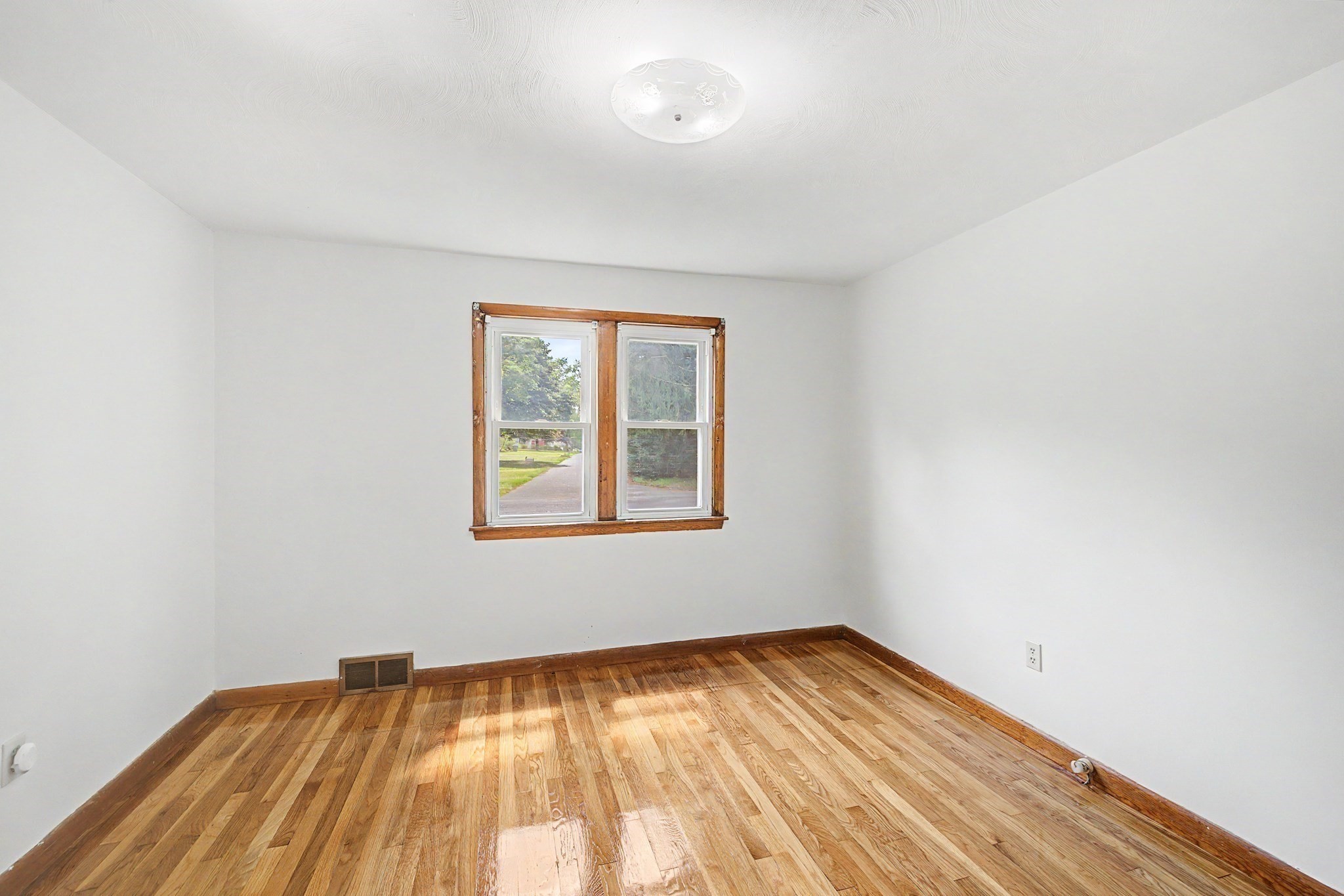 9 Moss Rd Property Photo 22