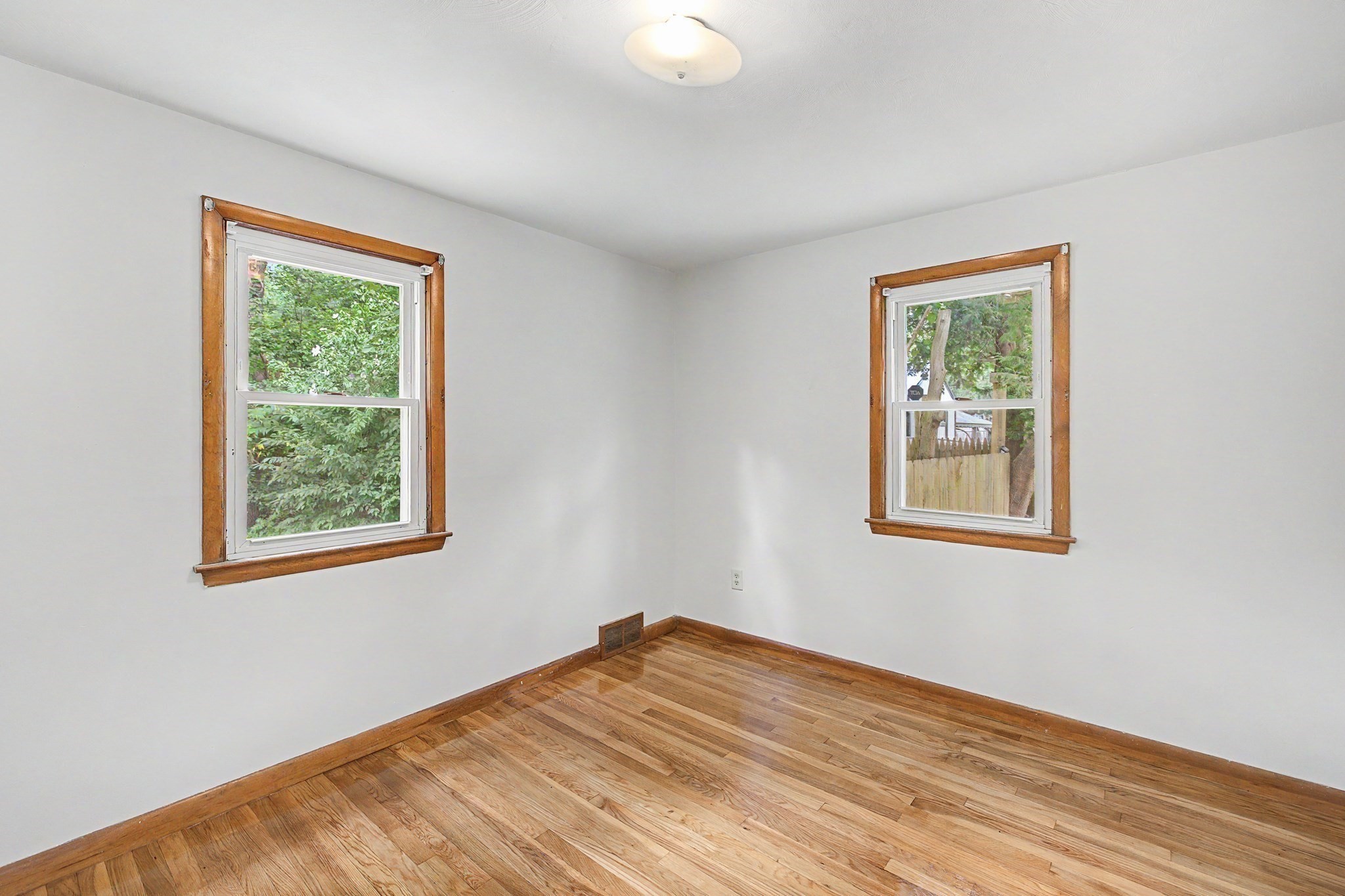 9 Moss Rd Property Photo 23