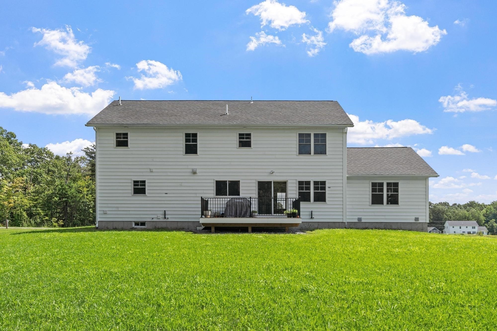 370 Flat Hill Rd Property Photo 4