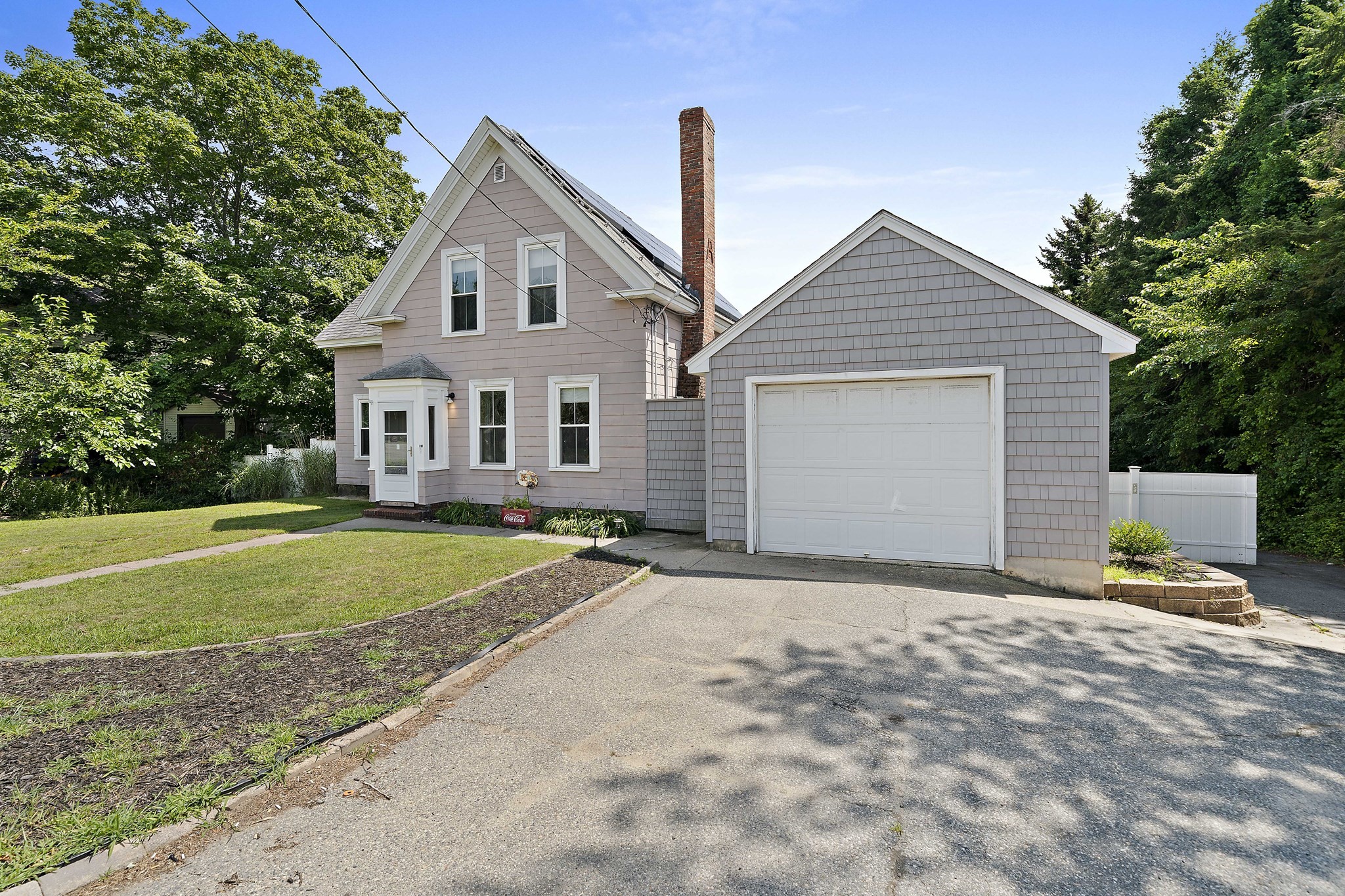 131 Pleasant Valley St Property Photo 1