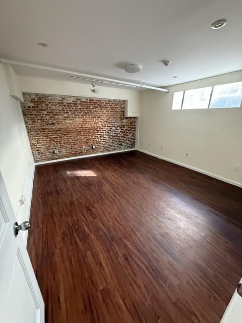 10 Sewall Ave Property Photo 7