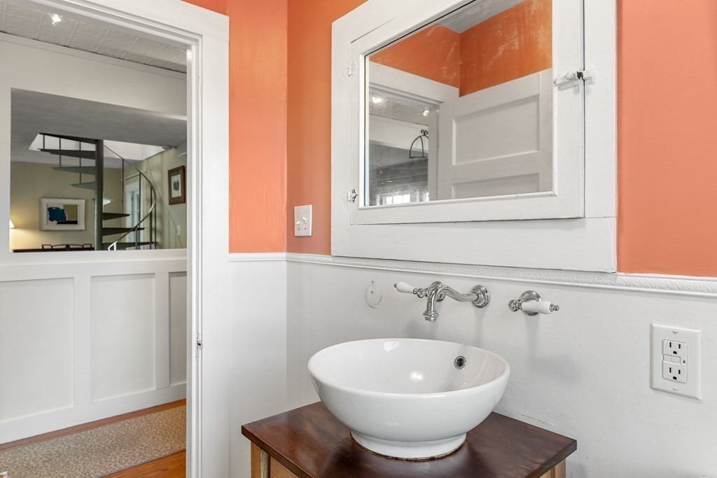 12 Bassett Street Property Photo 8