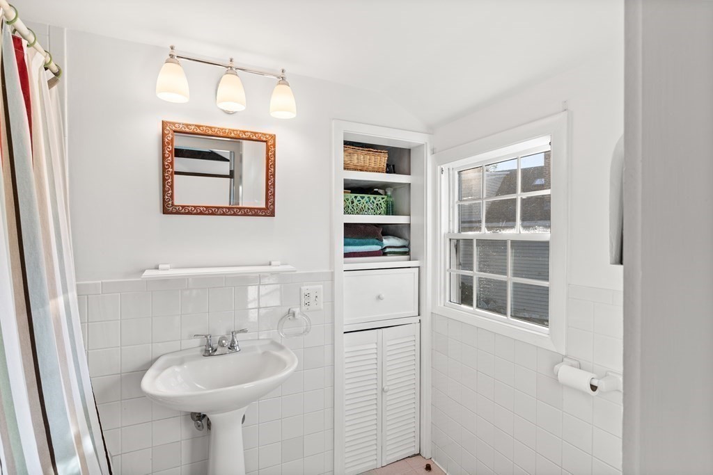 12 Bassett Street Property Photo 16