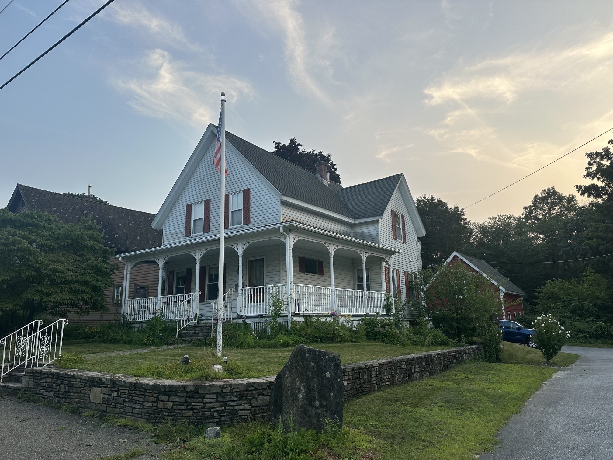 90 Locust Ave Property Photo 1