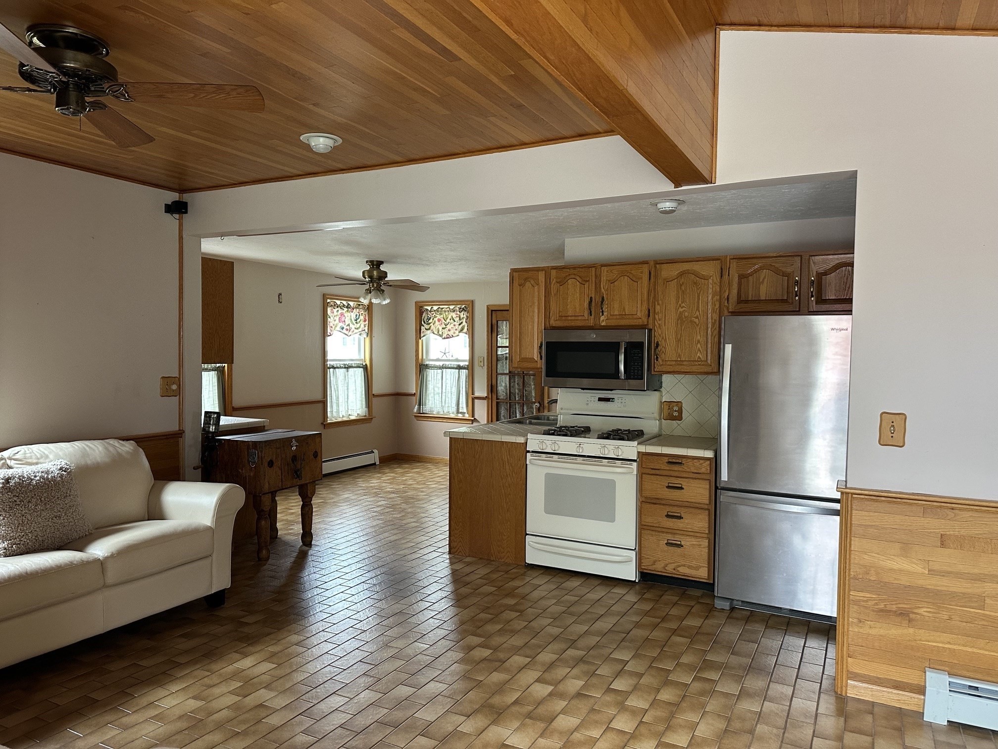 90 Locust Ave Property Photo 6