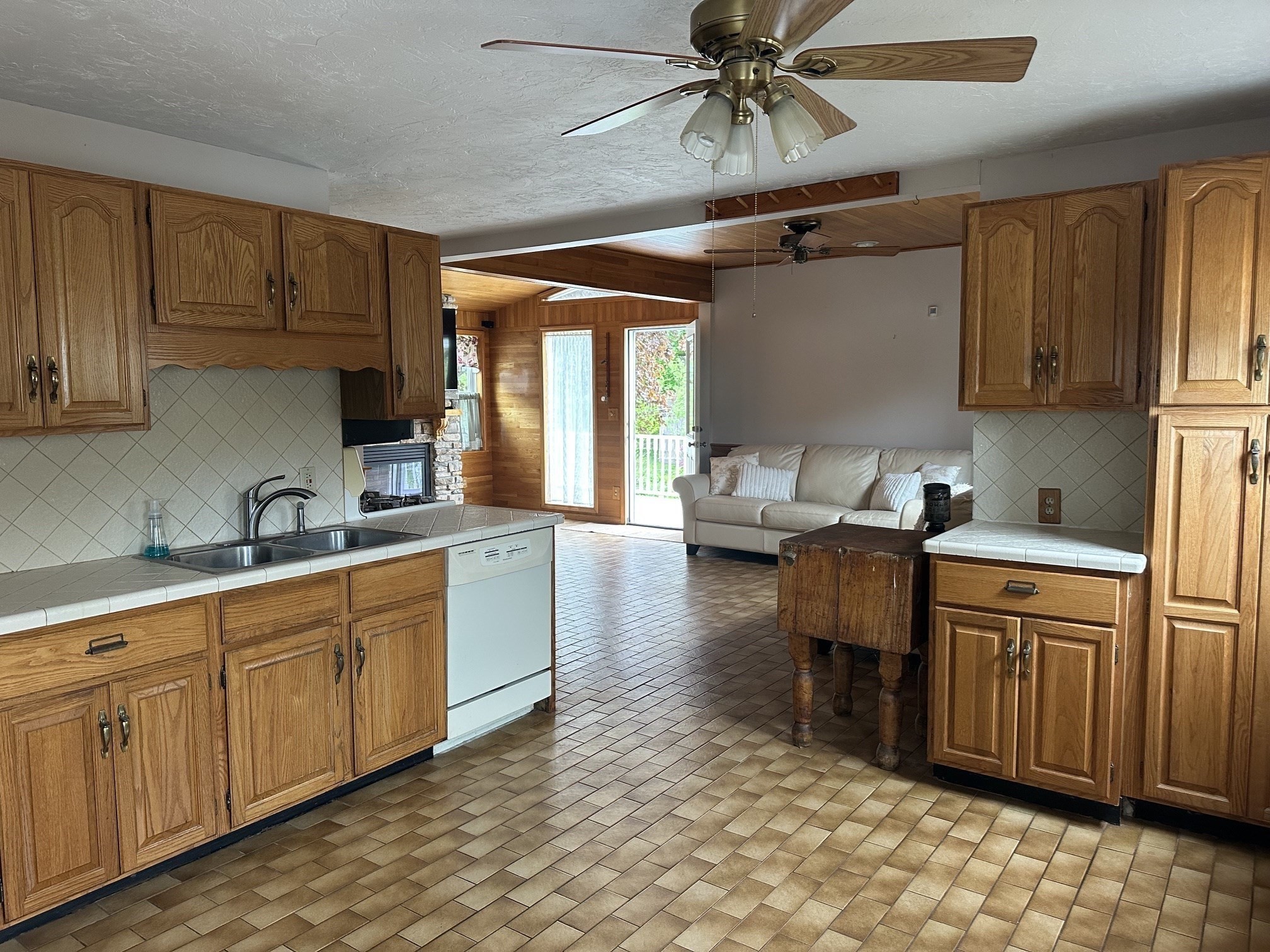 90 Locust Ave Property Photo 8